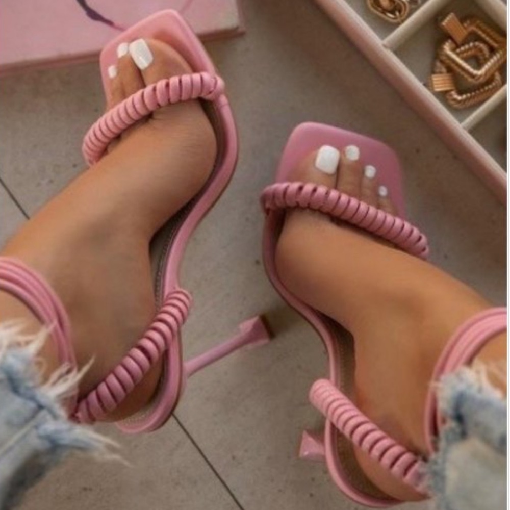 HOTLINE PINK!